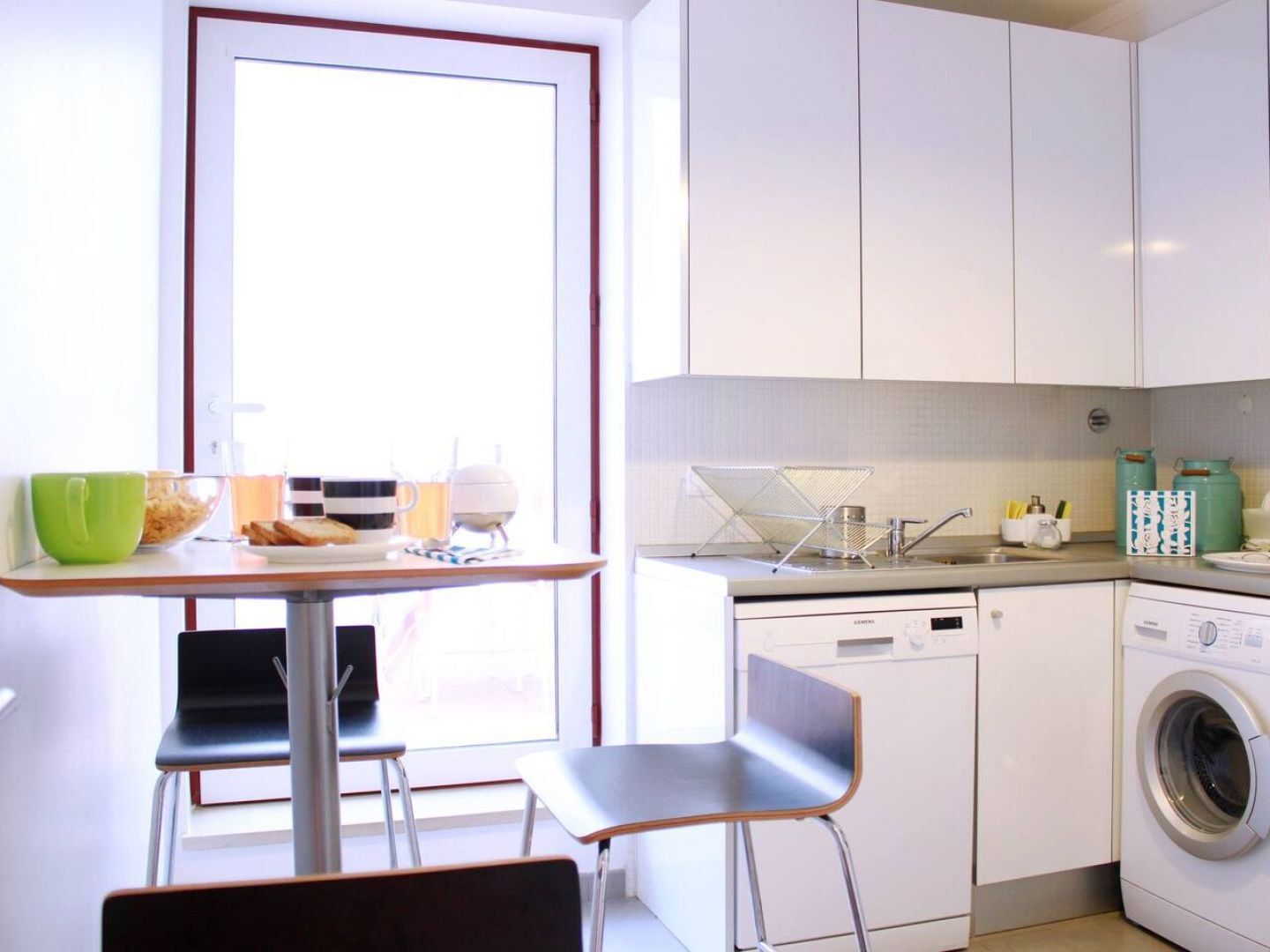 Joivy Modern 1-Bed Apt With Terrace, Moments From Sao Bento Palace Lisbon Exterior photo