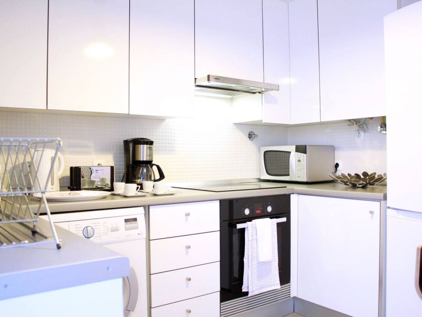 Joivy Modern 1-Bed Apt With Terrace, Moments From Sao Bento Palace Lisbon Exterior photo