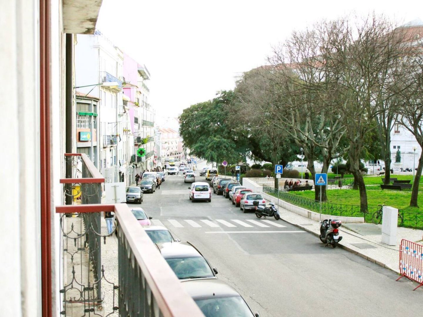 Joivy Modern 1-Bed Apt With Terrace, Moments From Sao Bento Palace Lisbon Exterior photo